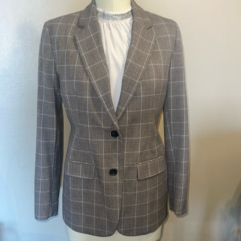 Women’s plaid blazer
